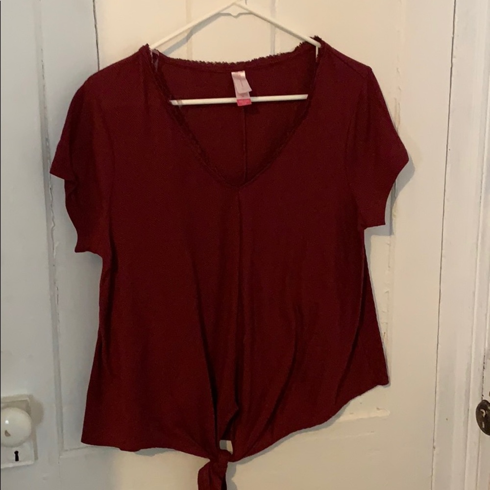 Fun little tie at the waist top
